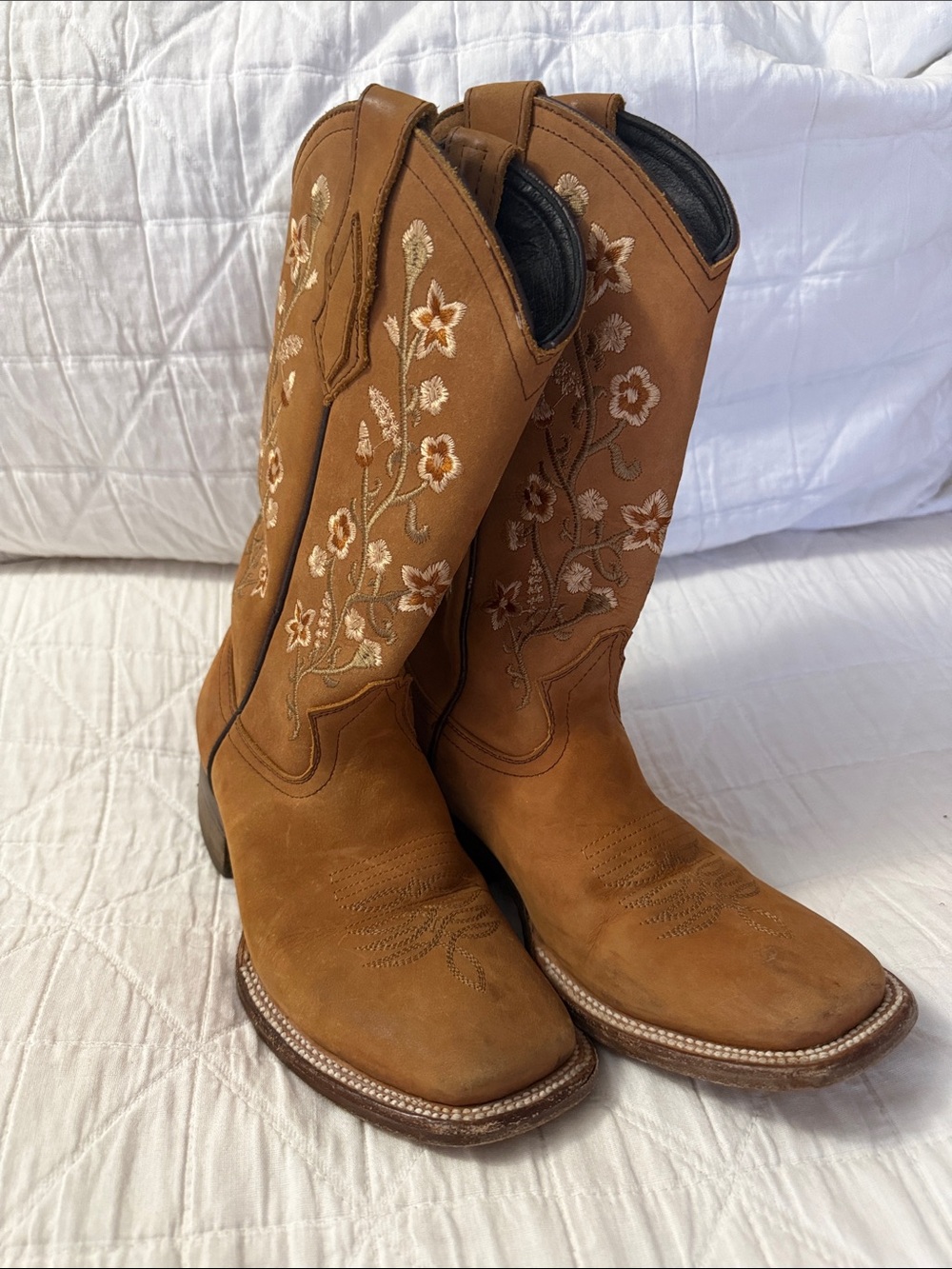 Agave Women’s  Leather Tan Floral Embroidered Western Heeled Boots - Size 6